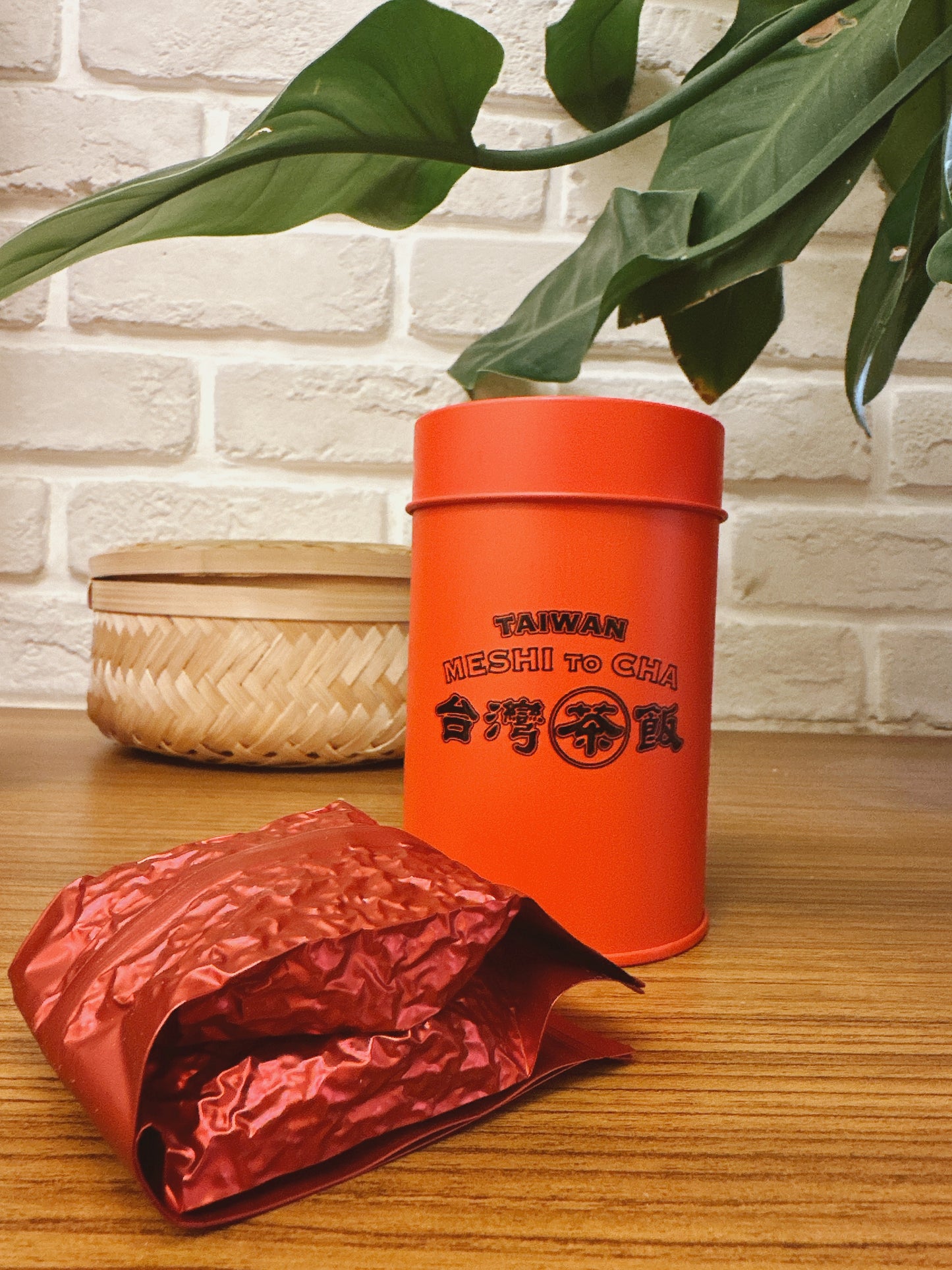 【香日子】台湾茶 花香 紅烏龍茶(花の香りのリラックス)紅烏龍 お茶缶50g