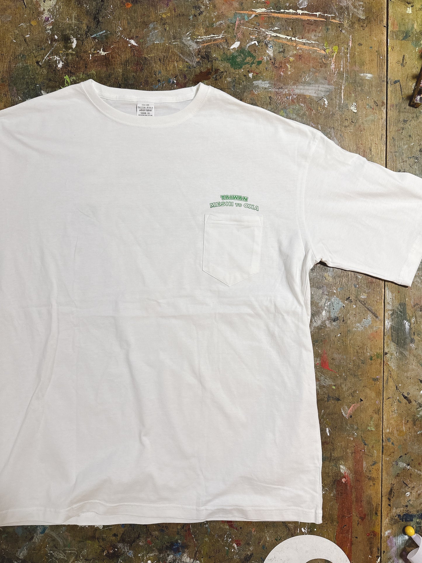 【香日子】TAIWAN Meshi to Cha 台湾茶飯 半袖ポ ケット有 白Tシャツ