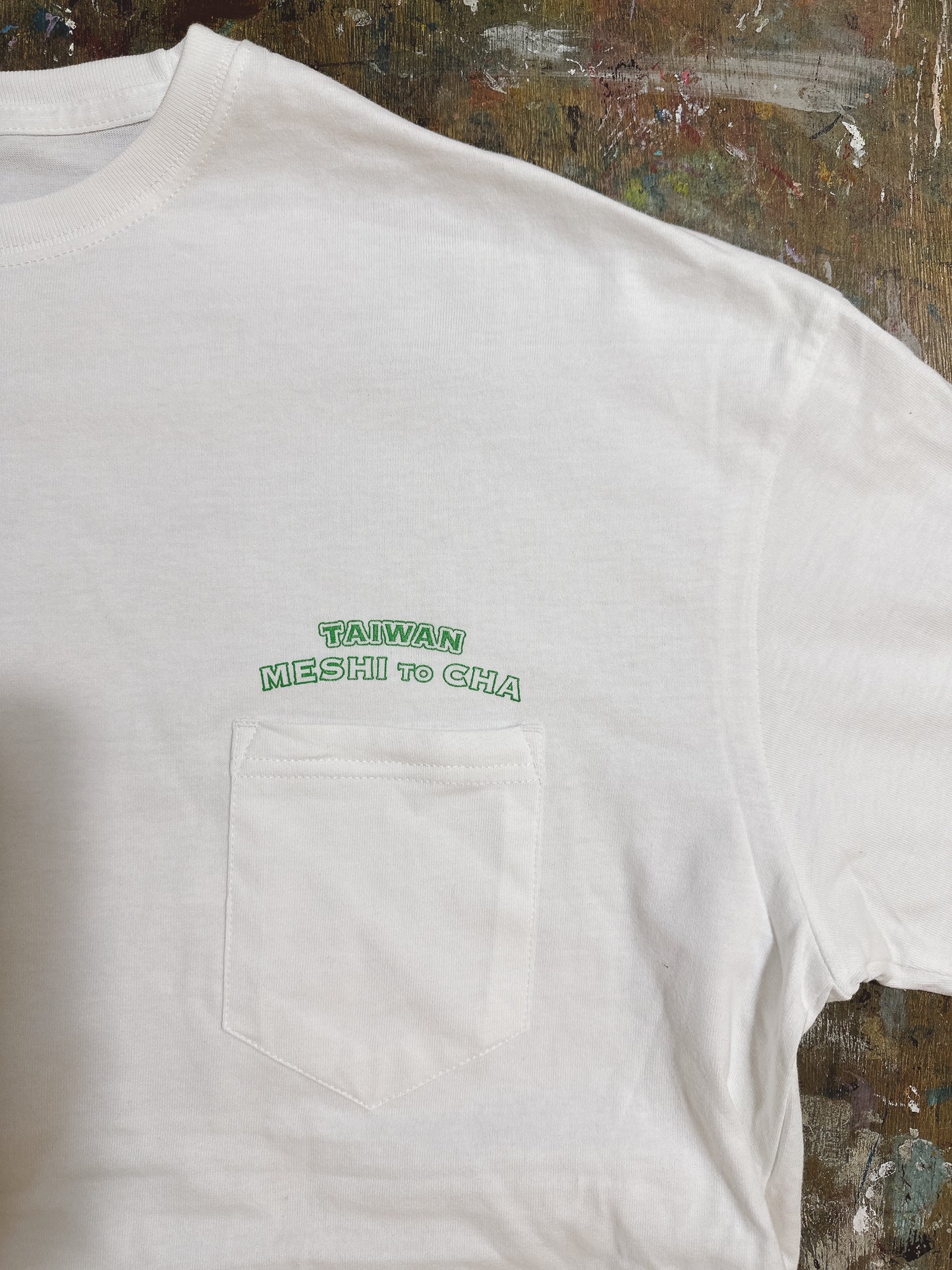 【香日子】TAIWAN Meshi to Cha 台湾茶飯 半袖ポ ケット有 白Tシャツ