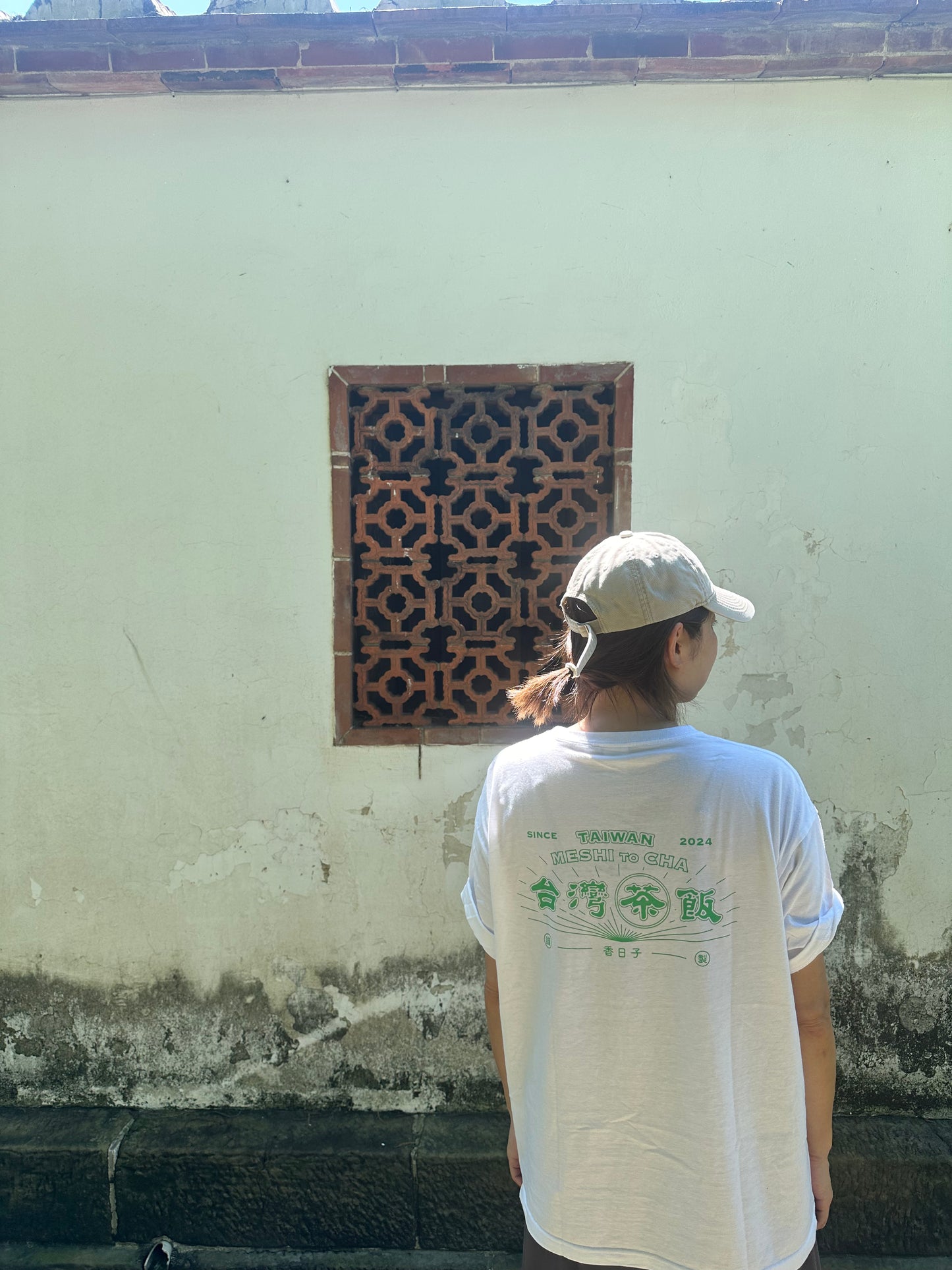 【香日子】TAIWAN Meshi to Cha 台湾茶飯 半袖ポ ケット有 白Tシャツ