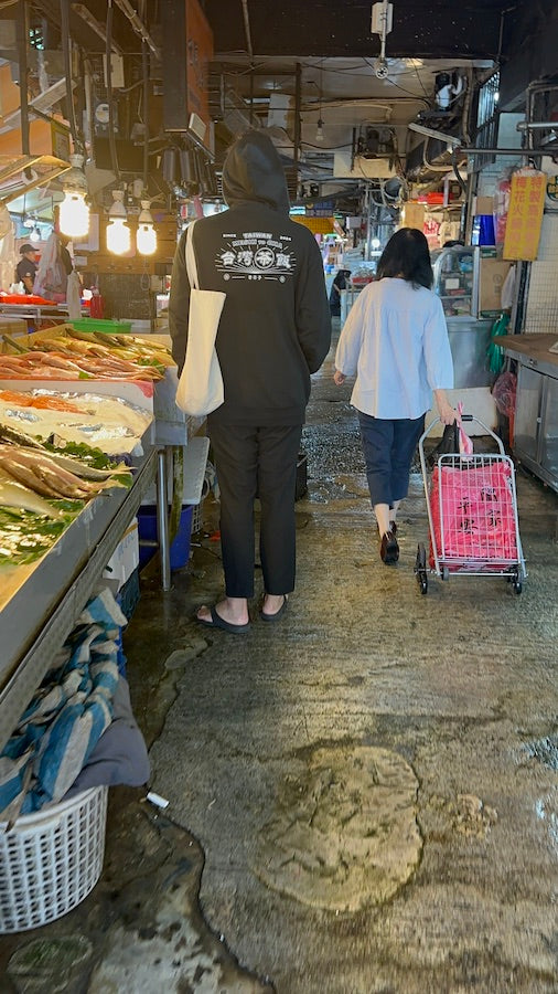 【香日子】TAIWAN Meshi to Cha ブラックパーカー