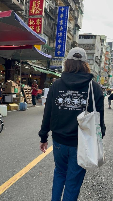 【香日子】TAIWAN Meshi to Cha ブラックパーカー