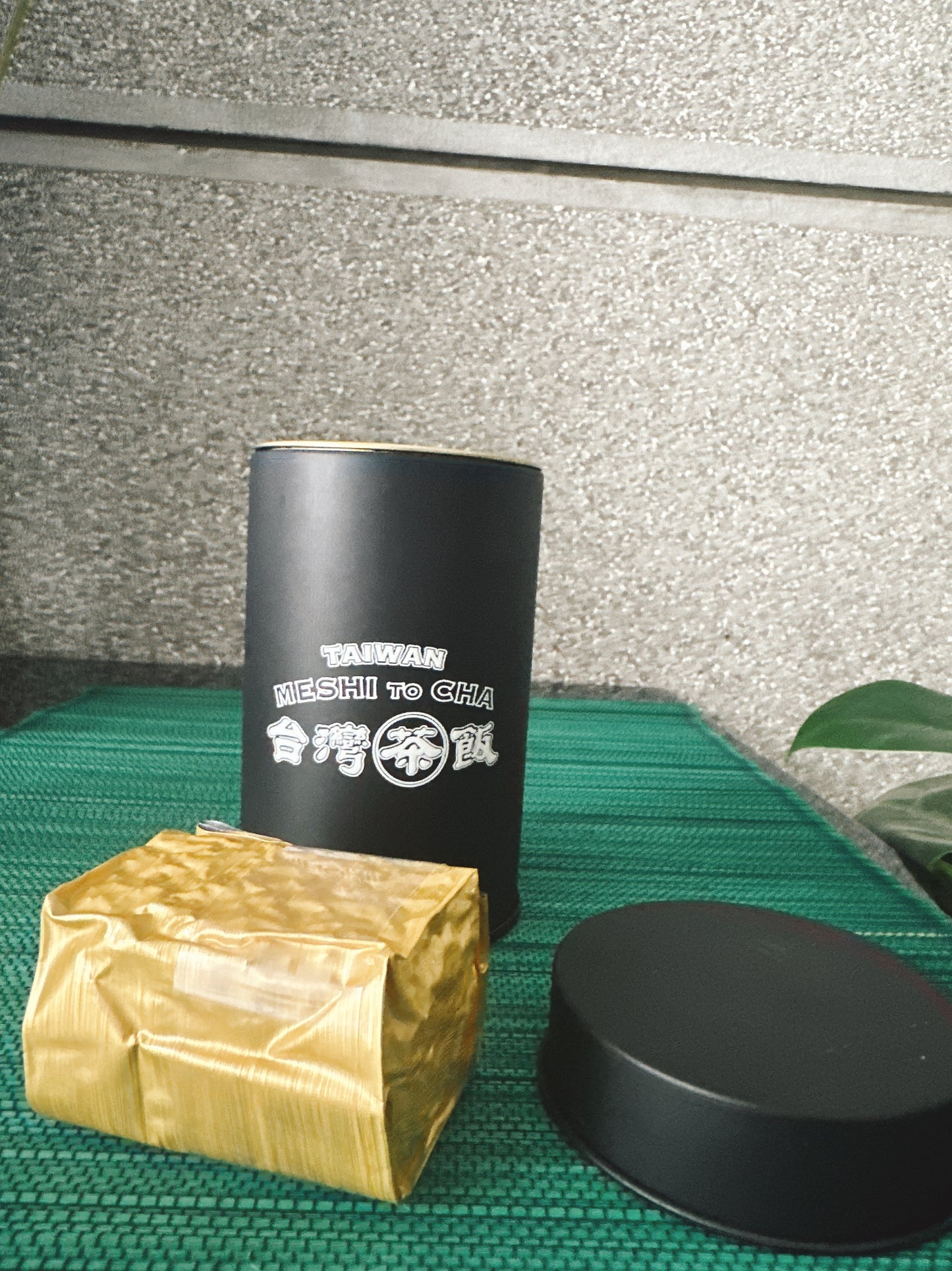 【香日子】台湾茶 黑烏龍茶 (黒ウーロン茶)茶缶50g